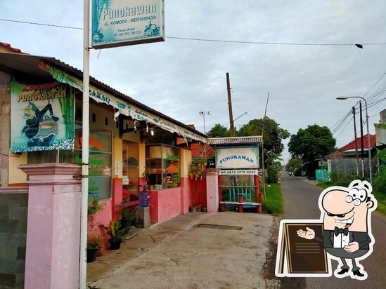 Lesehan Punakawan: Santap Nikmat di Pinggir Jalan Cilacap